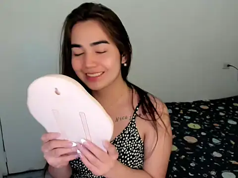 nica_doll (T teen) - lets cum  together💗