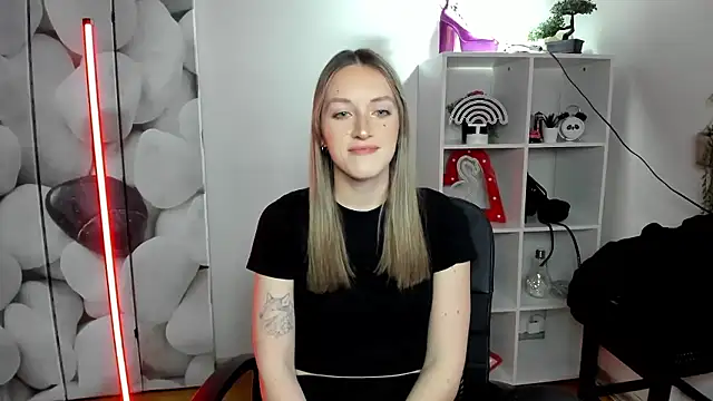EvelynBlond webcam
