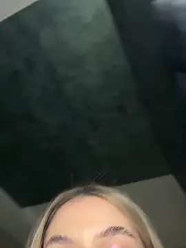 Webcam Model (Marisaaasss)  is live.Free join now!