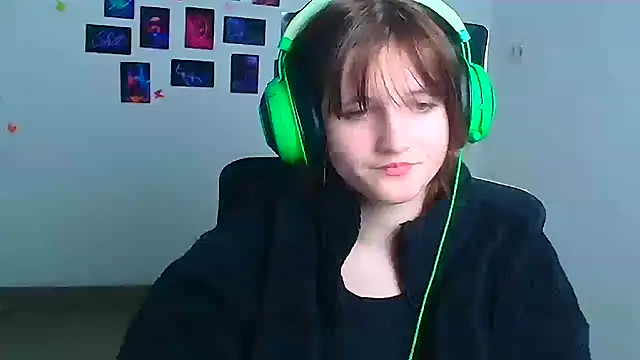 Alice_Wonderme webcam