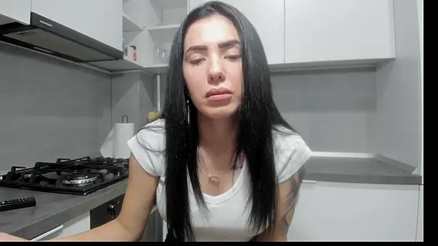 Emmapmg live cam screenshot female from Romania on Gratis Show – Free Live Cams