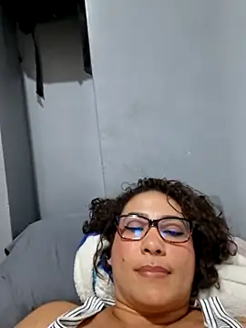 juliramirez (F milf) - Suck finger close up+teasing lips💦