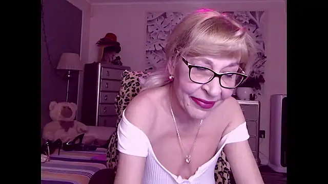 HornyMilf_555 webcam