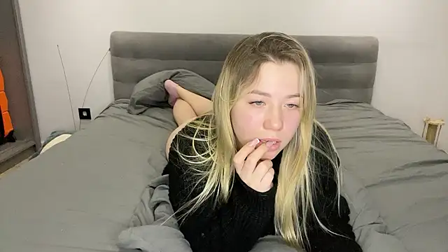 Embersweetbunny webcam