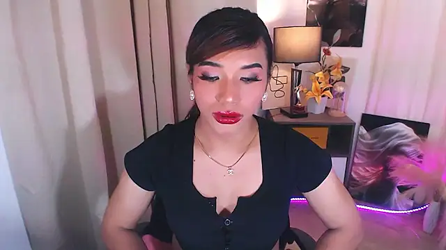 HeavenlyHugeCock webcam