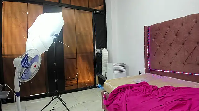 lau_hotfox (Ask my age) - PLAY DILDO VERY HARD