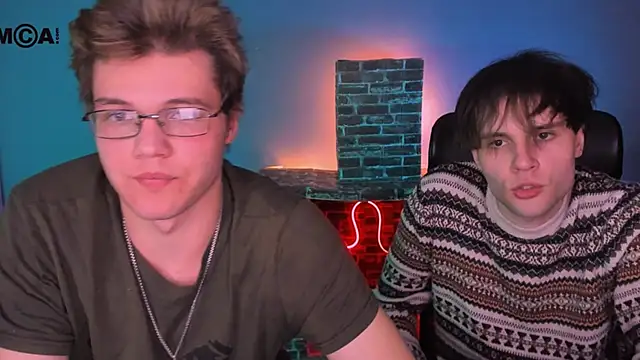 lucas_long_ (Ask my age) - show naked ass