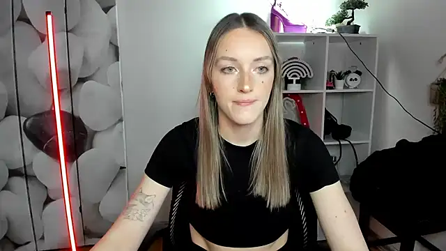 EvelynBlond webcam