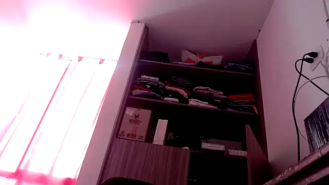 nicolle_milf1978 - Nicolle_milf1978's free webcam - UK Sex Cams