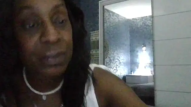 ebony-sultryx (F mature) - Shopping Spree 🛍