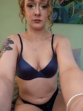 Webcam Model (_Karizma_)  is live.Free join now!