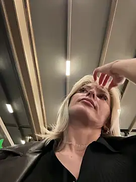 vikabunny1 (Ask my age) - takeOFFpanties🤯masturbate pussy🥵PUBLIC