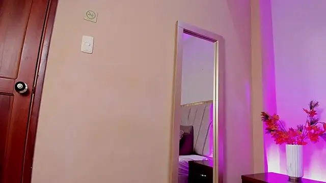 DaphneBeaumont webcam