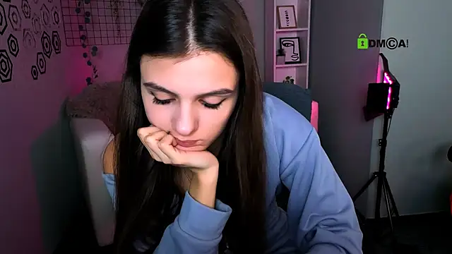 lisa_dark_ (F teen) - play tits