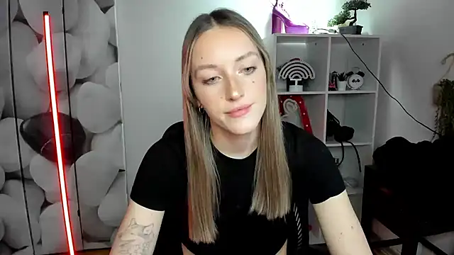 EvelynBlond webcam