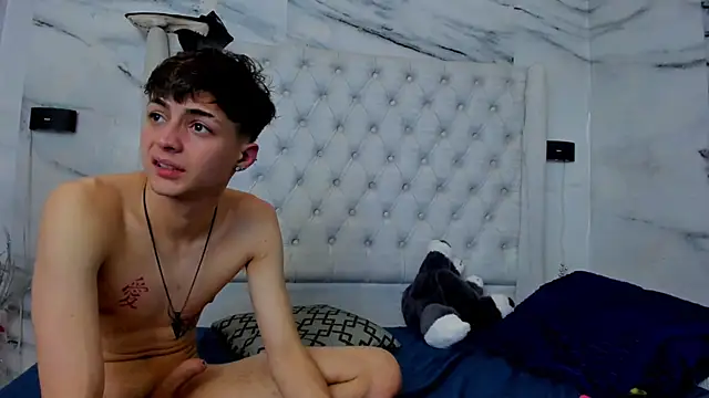 Ari_and_Storm webcam