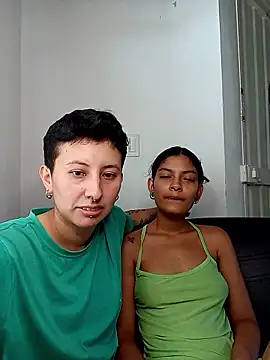 Mei_and_Gaby webcam