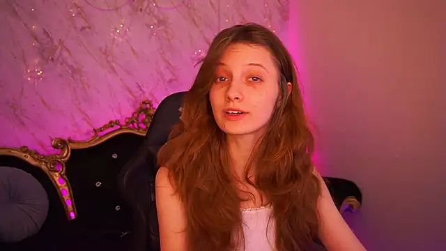 cuteefoxy - CuteeFoxy's free webcam - UK Sex Cams