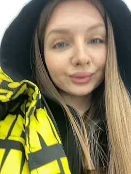 Webcam Model (KrisMagnoly) is live