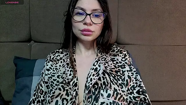 jullyenn3 - Jullyenn3's free webcam