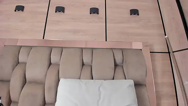 Webcam Model (karol_lewiss) is live