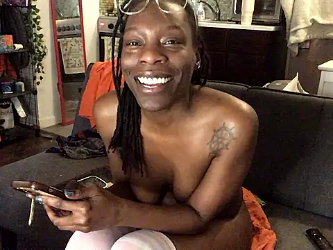 littyleesh1 (F young) - Clit Pinch & Moan 💦💦