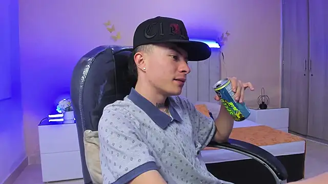 nascary_fox (M twink) - tease cock