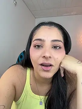 Webcam Model (YummyAnna_)  is live.Free join now!