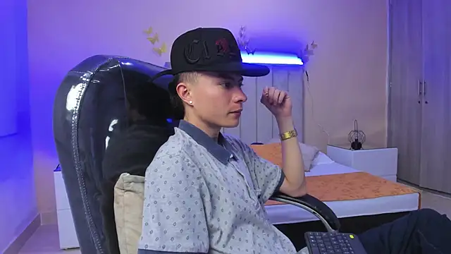 nascary_fox (M twink) - tease cock