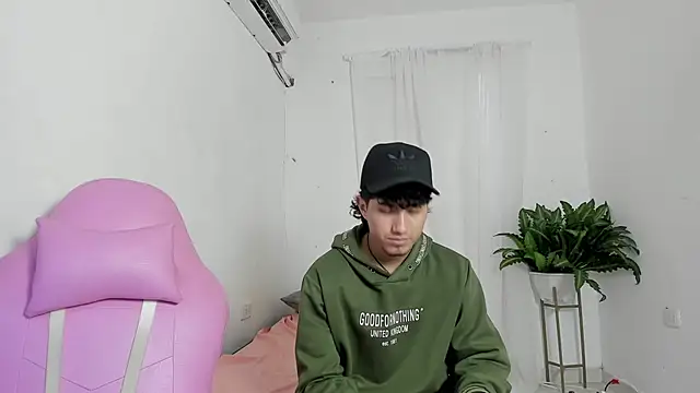 Laura_and_Kevin webcam