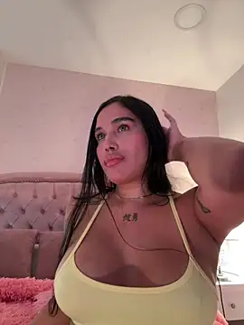 Bella__Wood webcam