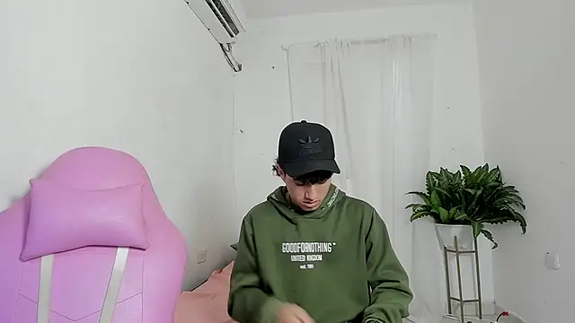 Laura_and_Kevin webcam