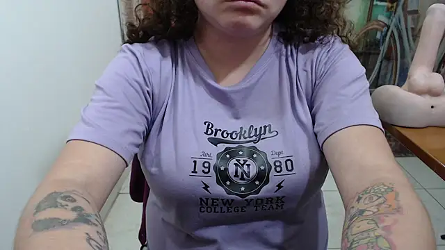 curly_greeneyed webcam