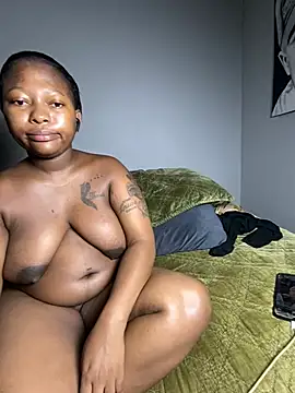 misslola27 - MissLola27's free webcam