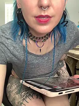 Webcam Model (MissCumberdale)  is live.Free join now!