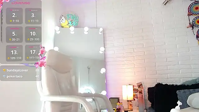 hollythomson webcam stripchat model stream image