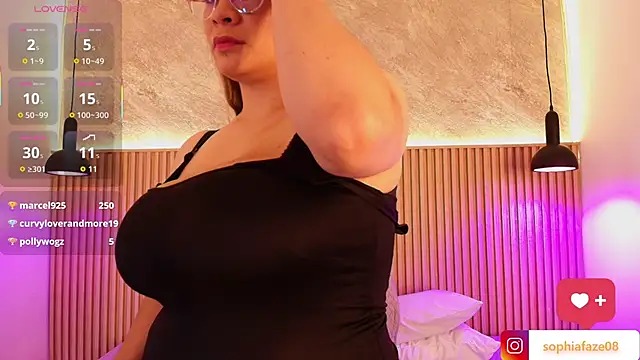 big_tits_in_your_face webcam