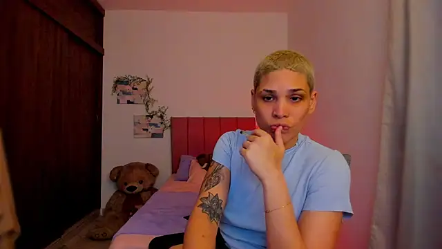 Charlee_pink webcam