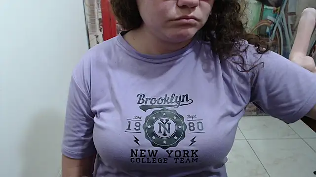 curly_greeneyed webcam