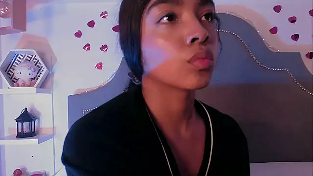 pocahontamoon - Pocahontamoon's free webcam - UK Sex Cams