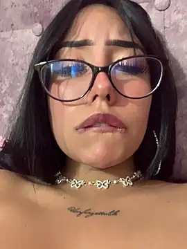 Webcam Model (Candy_LS) is live