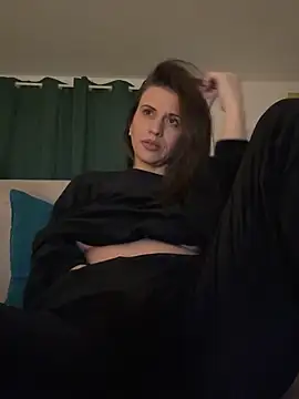 Webcam Model (ScarlettNoirr)  is live.Free join now!