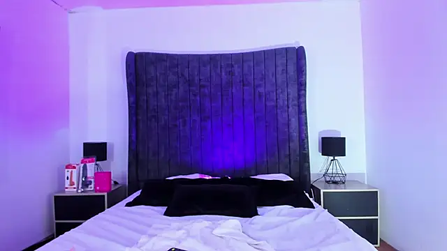 VanessaParis__ webcam