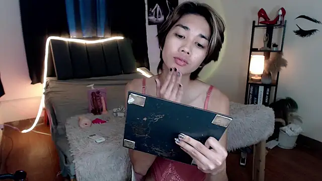 Ivoryhotcummer webcam