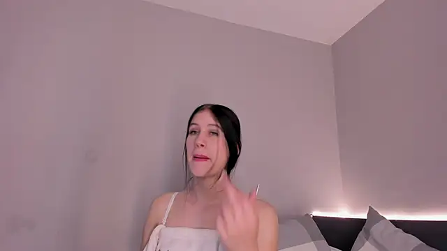 sara__jones_gh webcam