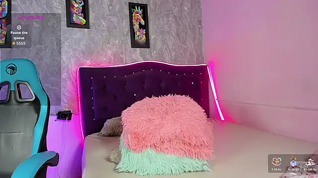 Lauren_smiles webcam