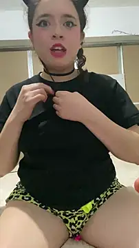 lucy_yupisweet (F young) - Tomar una copa de vino 😣