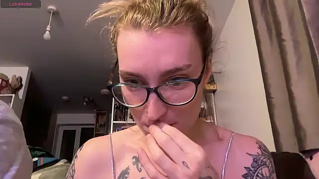 harleyblair (Ask my age) - top off