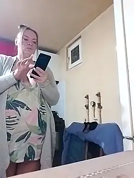 Mommygetnaughty webcam