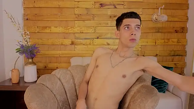 prettyboyy_13 webcam